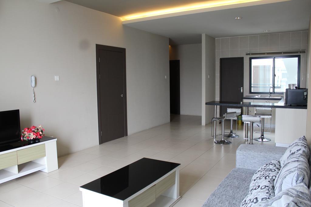 Tribeca Suites Kuching Zewnętrze zdjęcie