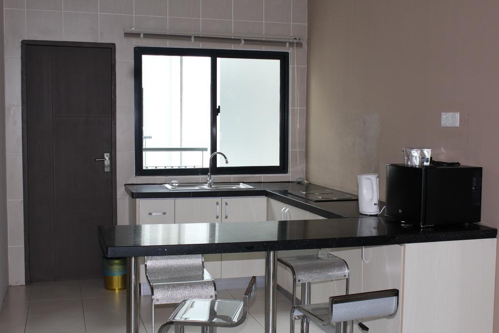 Tribeca Suites Kuching Zewnętrze zdjęcie