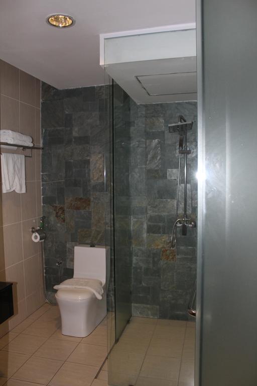 Tribeca Suites Kuching Zewnętrze zdjęcie