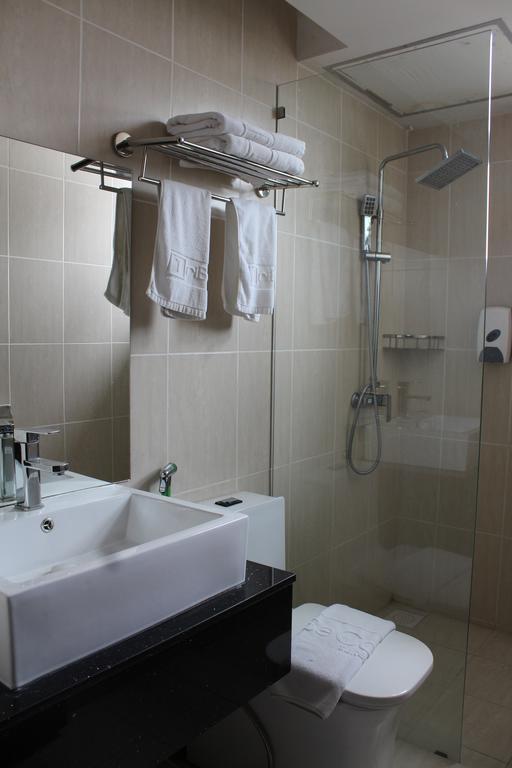 Tribeca Suites Kuching Zewnętrze zdjęcie