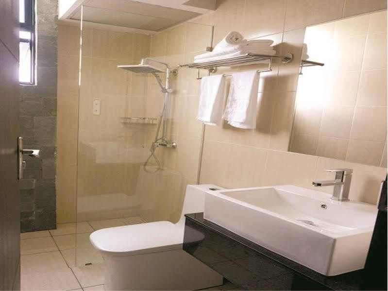Tribeca Suites Kuching Zewnętrze zdjęcie