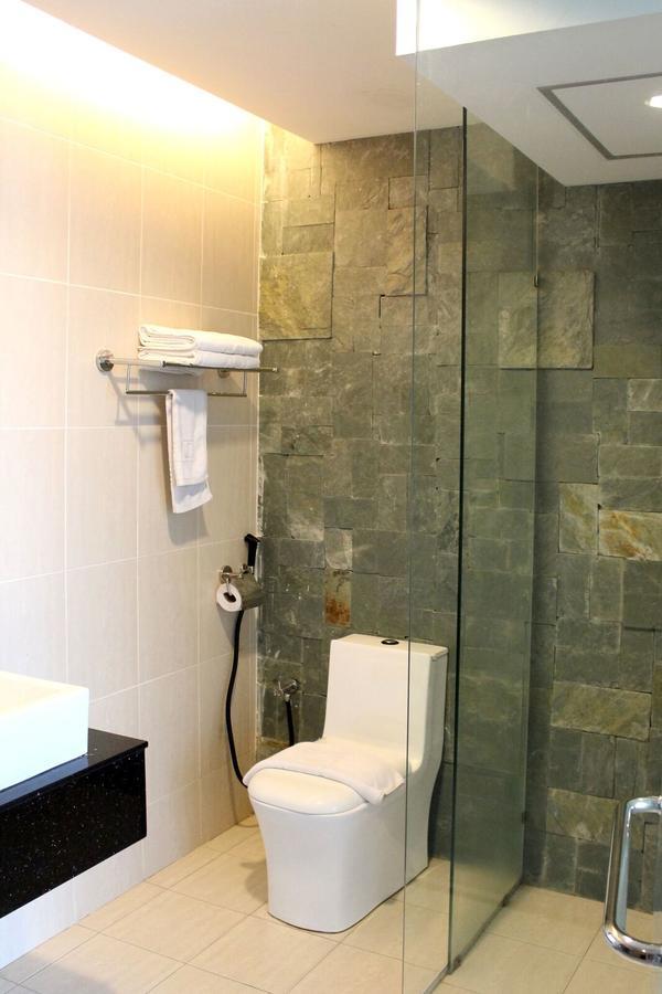 Tribeca Suites Kuching Zewnętrze zdjęcie