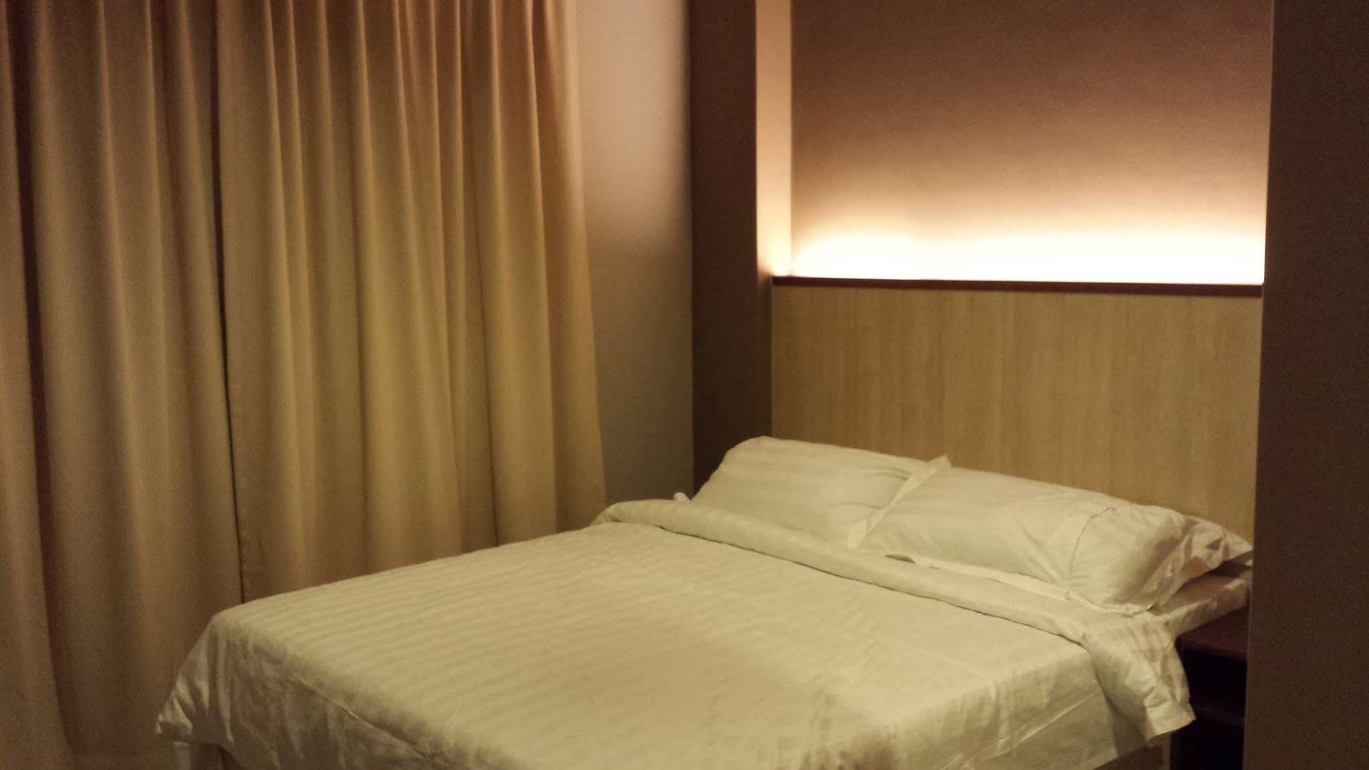 Tribeca Suites Kuching Zewnętrze zdjęcie