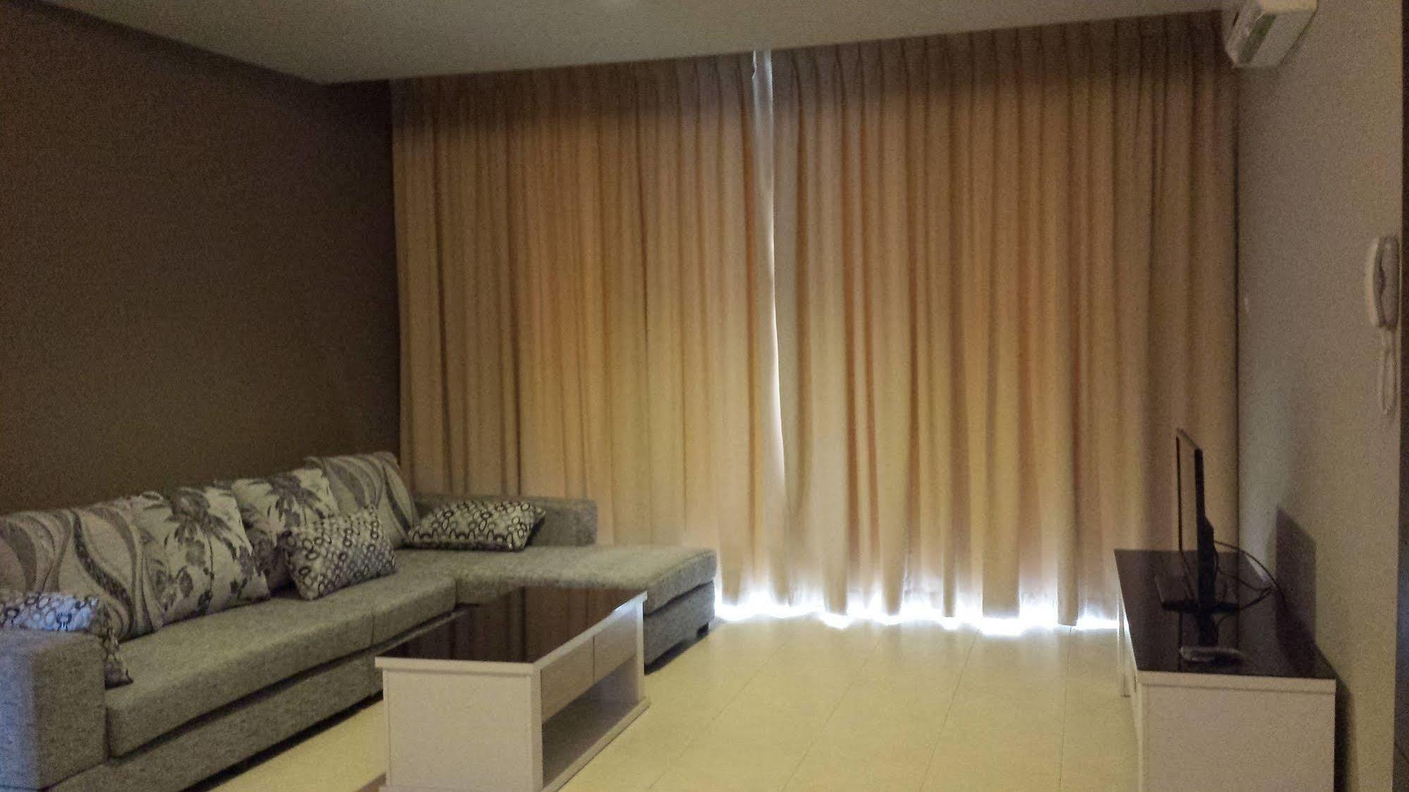 Tribeca Suites Kuching Zewnętrze zdjęcie